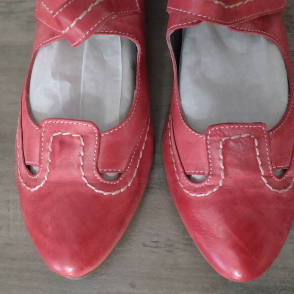 Fidji red leather low heel mary jane pumps -  EUC - size 38.5 - size 8.5 - Picture 4 of 8